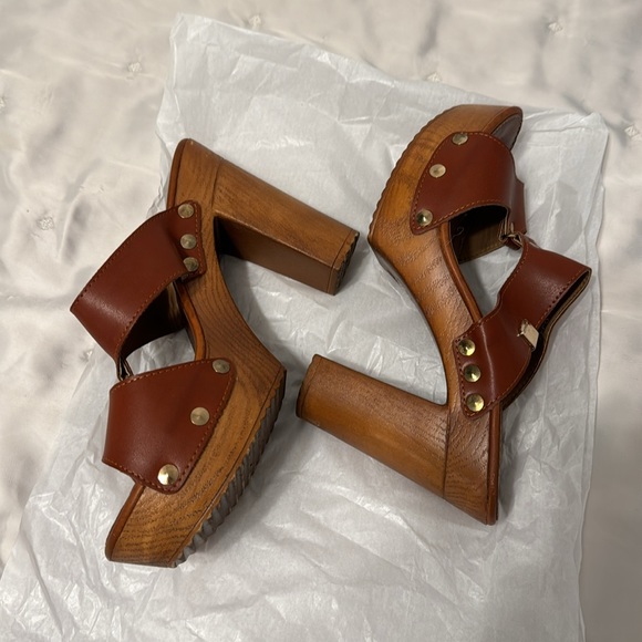 Brown platform Dutch style sandal 8 - Picture 4 of 9